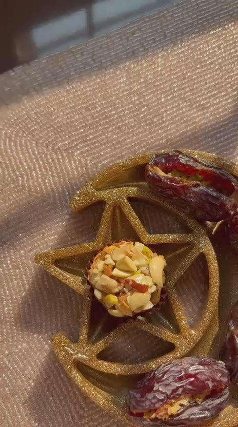 Hamper Tray Crescent – Baklava Special Stuffed Dates